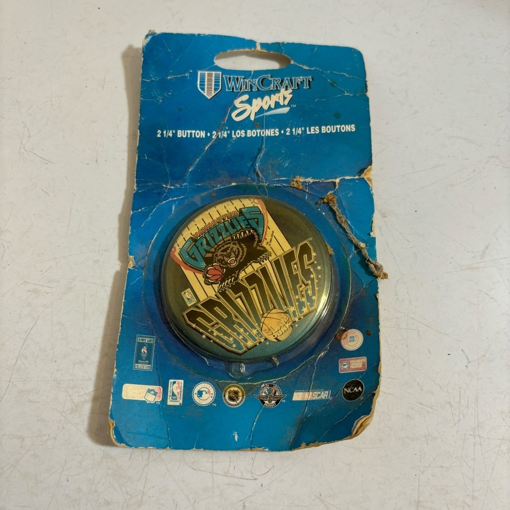 🛍️3/$30 Vintage New‎ without tags Vancouver Grizzlies basketball pin badge